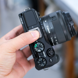 Canon EOS M3 + Kit Lens 15-45mm - Likenew (Body Only) Canon EOS M3 + Kit Lens 15-45mm - Likenew (Body Only)