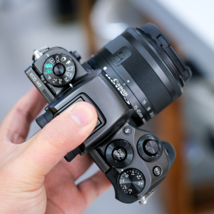 Canon EOS M5 + kit Lens 15-45mm mới 98% Canon EOS M5 + kit Lens 15-45mm mới 98%