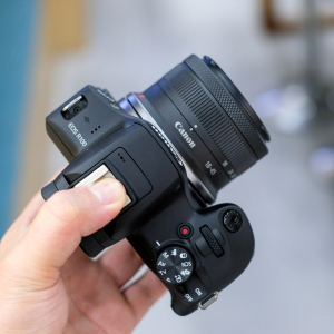 Canon EOS R100 + Kit 18-45mm - Likenew Canon EOS R100 + Kit 18-45mm - Likenew