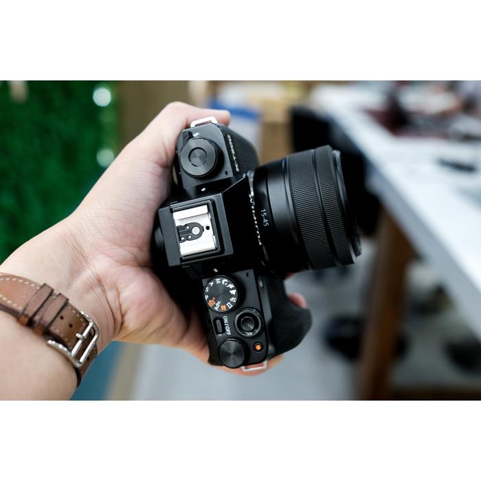 Fujifilm X-T200 + lens kit xc 15-45mm (Likenew)