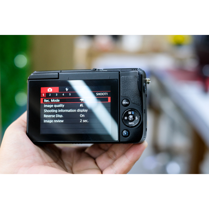 Canon EOS M10 kèm kit 15-45mm - mới 96% Canon EOS M10 kèm kit 15-45mm - mới 96%