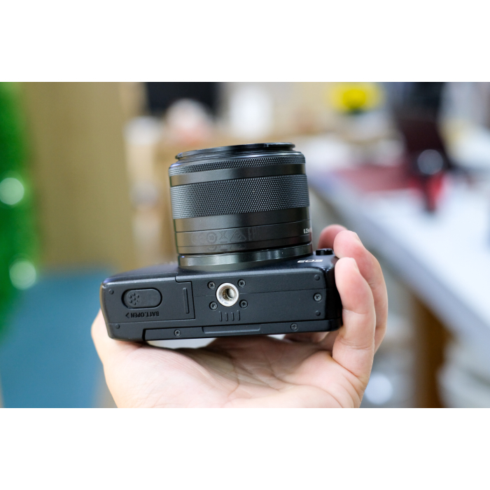 Canon EOS M10 kèm kit 15-45mm - mới 96% Canon EOS M10 kèm kit 15-45mm - mới 96%