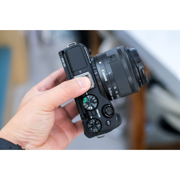 Canon EOS M3 + Kit Lens 15-45mm - Likenew (Body Only) Canon EOS M3 + Kit Lens 15-45mm - Likenew (Body Only)