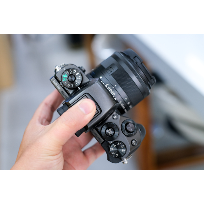 Canon EOS M5 + kit Lens 15-45mm mới 98% Canon EOS M5 + kit Lens 15-45mm mới 98%