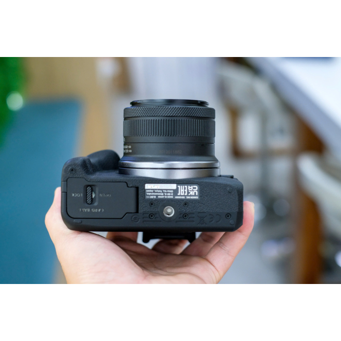 Canon EOS R100 + Kit 18-45mm - Likenew Canon EOS R100 + Kit 18-45mm - Likenew